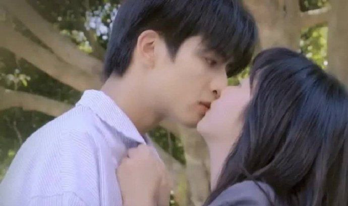 Hứa Khải tiết lộ cảm xúc đặc biệt khi hôn Đàm Tùng Vận Ảnh 3