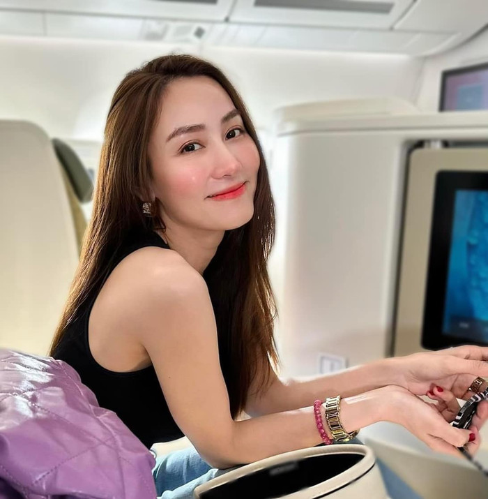 Ngân Khánh khoe làn da trắng hồng, căng mịn ở tuổi 38.