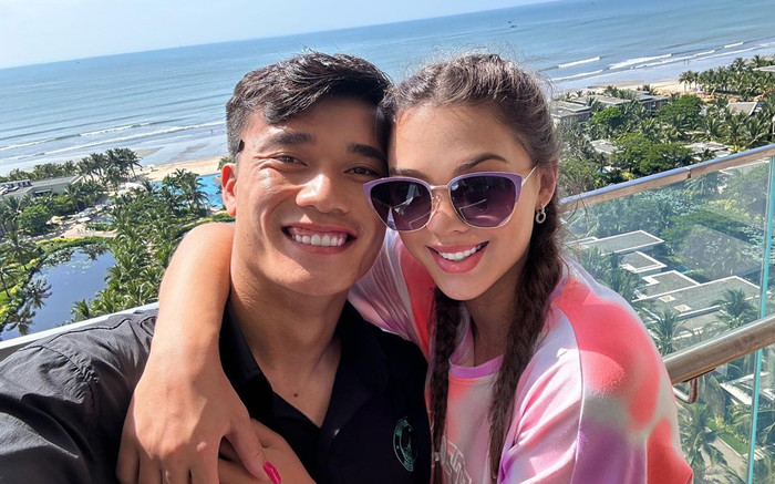 Vợ chồng Bùi Tiến Dũng đi hâm nóng tình cảm, nắm chặt tay không rời Ảnh 2