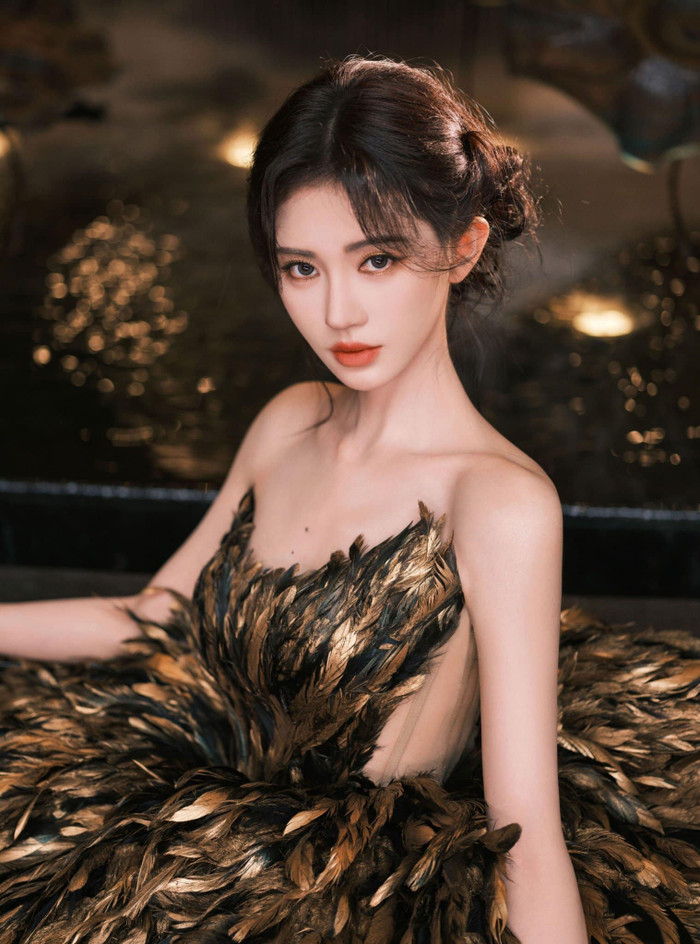 Bảng xếp hạng mỹ nhân đẹp nhất Cbiz 2024: Địch Lệ Nhiệt Ba chỉ hạng 3, Lưu Diệc Phi mất hút Ảnh 2