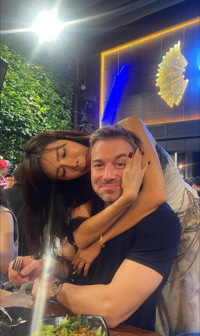 Khoảnh khắc hạnh phúc, 'tình bể bình' của Minh Tú và Chris. 