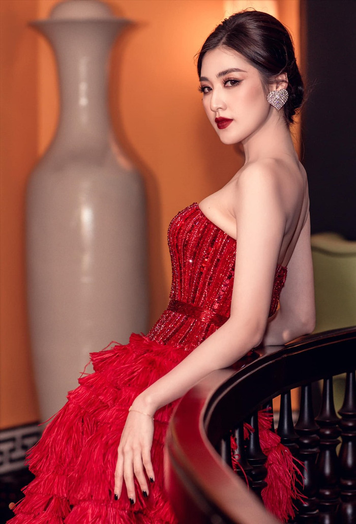 Dương Tú Anh là á hậu 1 Hoa hậu Việt Nam 2012. Cô gái đến từ Hà Thành sở hữu sắc vóc xinh đẹp tuyệt trần. Điều khiến fan tiếc nuối nhất là không được nhìn thấy cô chinh chiến quốc tế. 