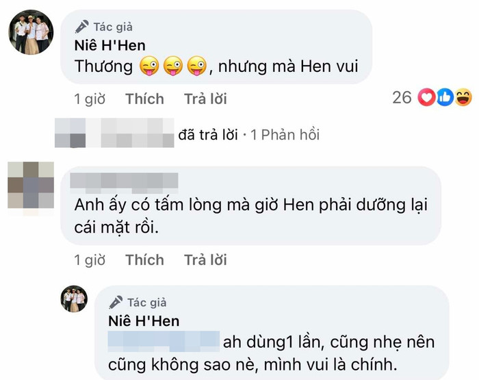 Hoa hậu H'Hen Niê vừa thương vừa vui vì được bạn trai quan tâm. 