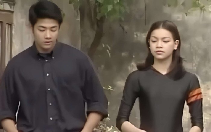 Hải Anh và Hồ Ngọc Hà trong phim Hoa Cỏ May.