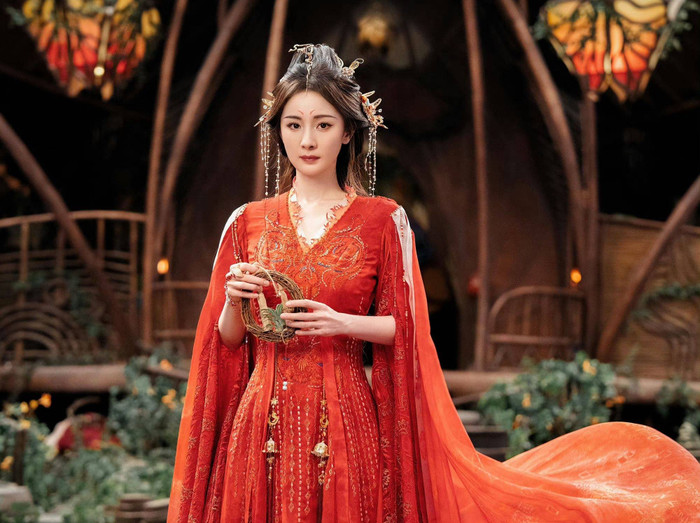 Trạng thái của Dương Mịch trong một vài năm trở lại đây đang khiến công chúng không hài lòng. Tính riêng năm 2024, Dương Mịch cho ra mắt tới 3 dự án (1 điện ảnh, 2 phim truyền hình) nhưng đều nhạt nhoà.