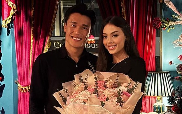 Thủ môn Bùi Tiến Dũng bao cả rạp để xem phim cùng vợ Ảnh 2