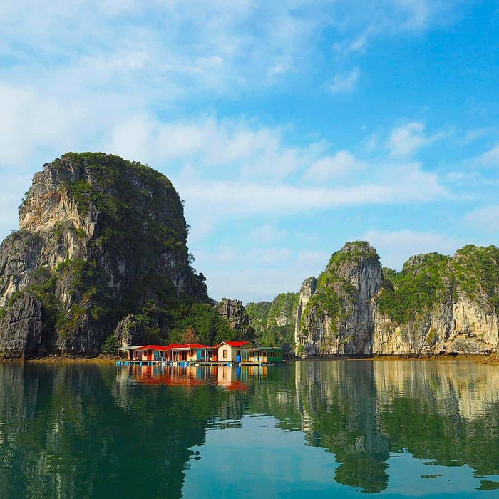 Với quá trình kiến tạo địa chất hàng trăm triệu năm, làng chài Vung Viêng nằm giữa vịnh Hạ Long, Quảng Ninh, là điểm du lịch độc đáo bậc nhất Việt Nam.
