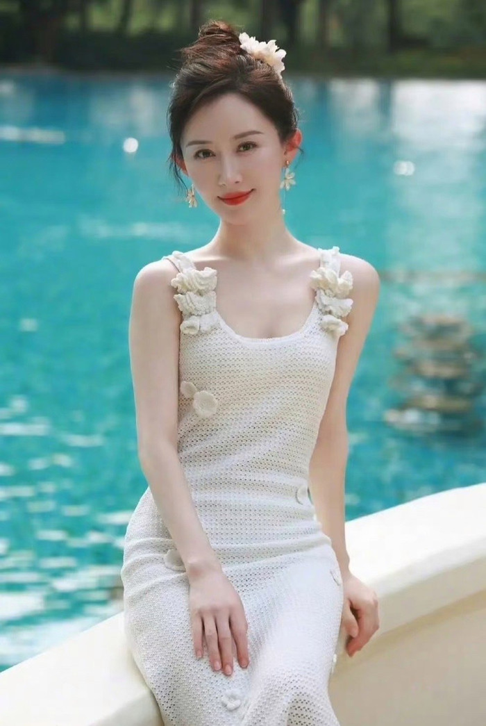 Thư Sướng là nữ diễn viên từng rất nổi tiếng của Cbiz