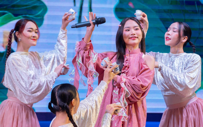 Dân tình 'toát mồ hôi' khi xem Phương Mỹ Chi biểu diễn Ảnh 2