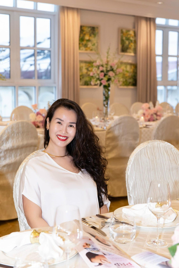 Nhan sắc mẹ bỉm xinh đẹp, mặn mà.