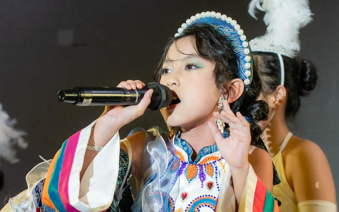 Cô bé 8 tuổi bất ngờ 'gây sốt' MXH sau bản mashup nhạc dân gian đương đại Ảnh 2