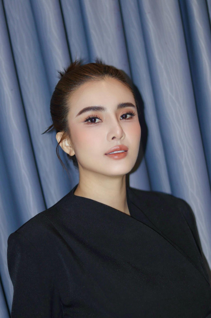 Em gái Công Vinh 'phụ nữ kiếm tiền giỏi thường không có ai để dựa dẫm'. Ảnh FBNV