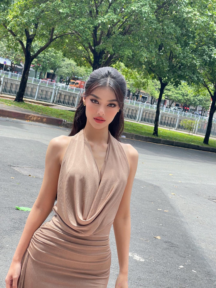 Á hậu Kiều Loan hiếm hoi đăng tải hình ảnh khoe vóc dáng thon gọn.