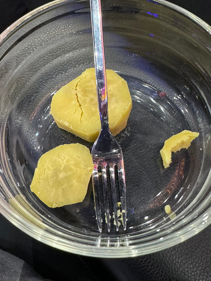 Hari Won khoe khoai lang mà cô phải ăn mỗi ngày.