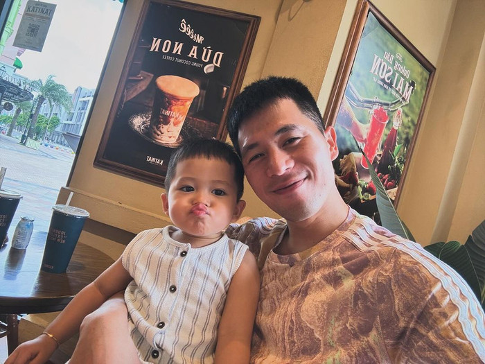 Trần Đình Trọng và con trai cưng khoe khoảnh khắc đáng yêu Ảnh 1