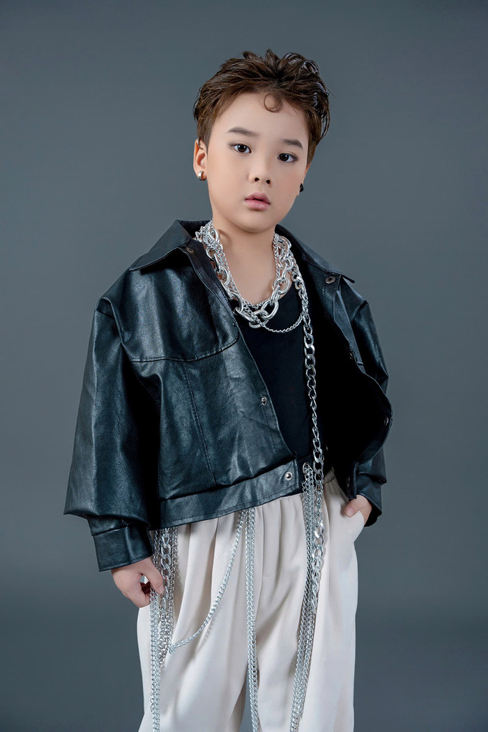 Tuấn Khải hứa hẹn sẽ là mẫu nhí tiềm năng của làng thời trang Việt.