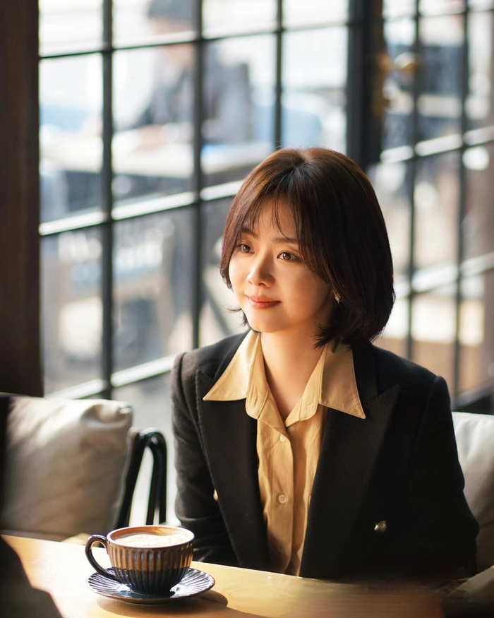 Đàm Tùng Vận chứng minh mình có thể hóa thân thành nhiều vai khác nhau dù có gương mặt tròn bầu bĩnh. 