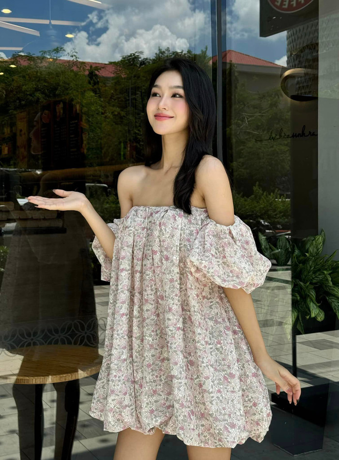 'Bạn gái' kém tuổi của Việt Anh mặc váy che bụng Ảnh 3