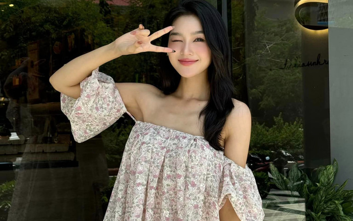 'Bạn gái' kém tuổi của Việt Anh mặc váy che bụng Ảnh 2