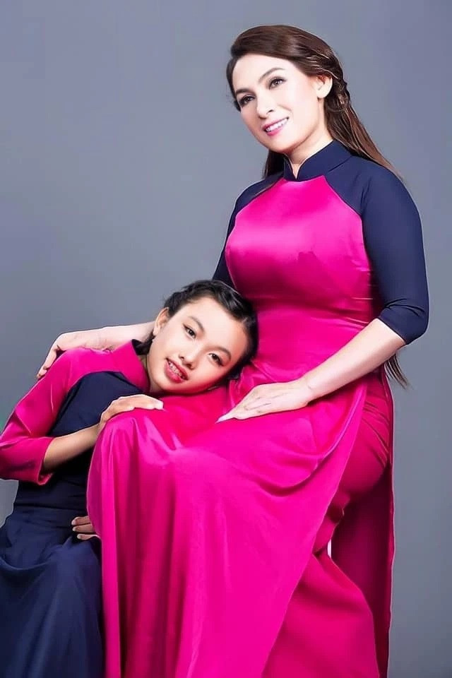 Phi Nhung nhận Thiêng Ngân làm con gái nuôi cách đây 9 năm.