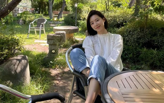 Mỹ nhân đổi đời sau cái quỳ gối của ông hoàng làng giải trí, giờ sống sướng với 1.800 tỷ Ảnh 2