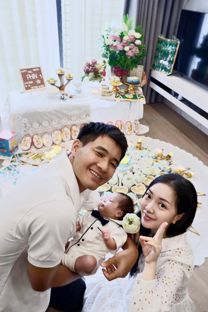 Gia đình Hà Đức Chinh tổ chức tiệc đầy tháng cho con đầu lòng.