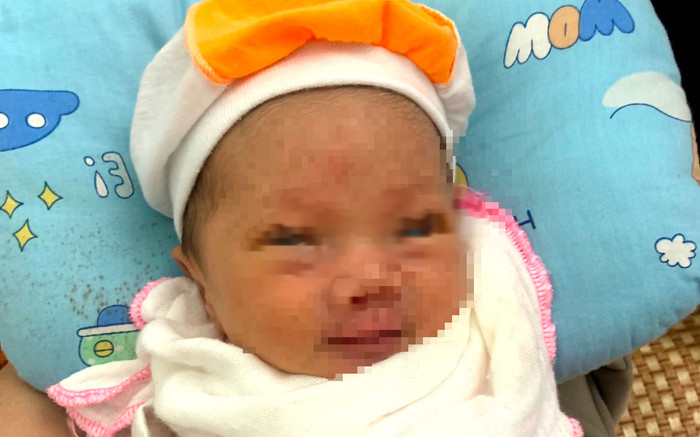 Bé gái sơ sinh bị bỏ rơi trong đêm tối, nhói lòng mẩu giấy người mẹ để lại Ảnh 2