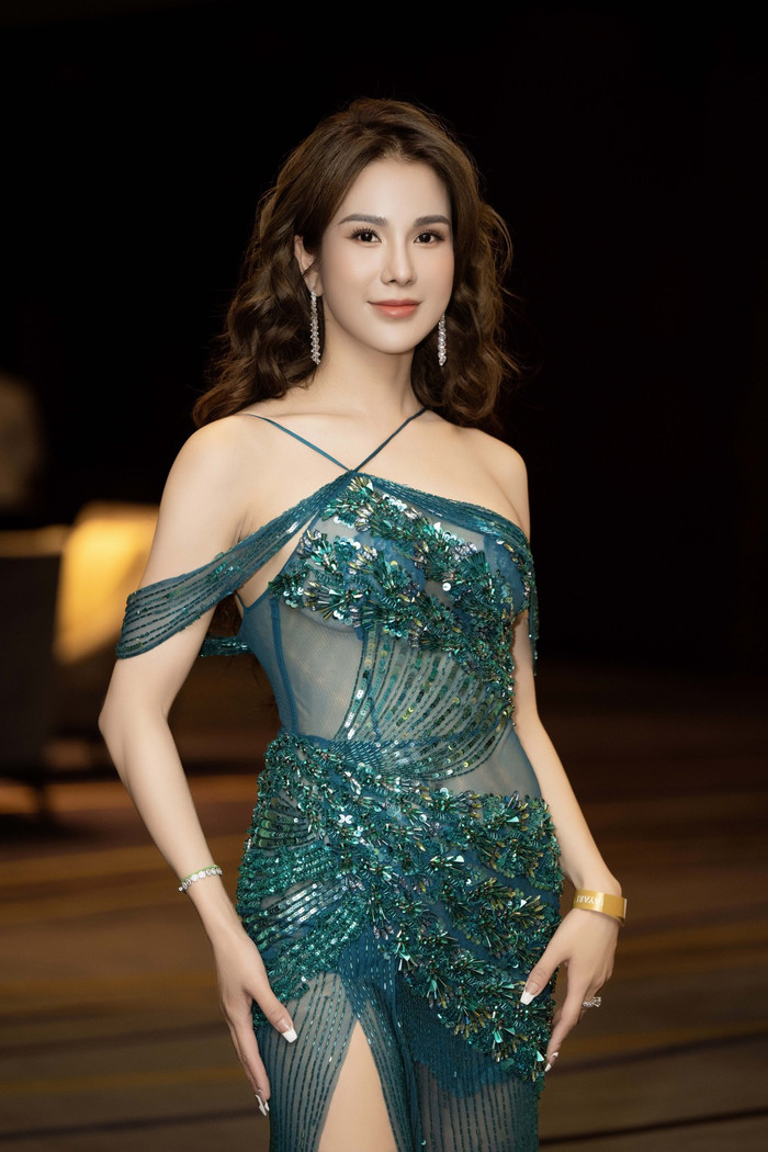 Diệp Lâm Anh và chồng cũ ngày càng căng thẳng.