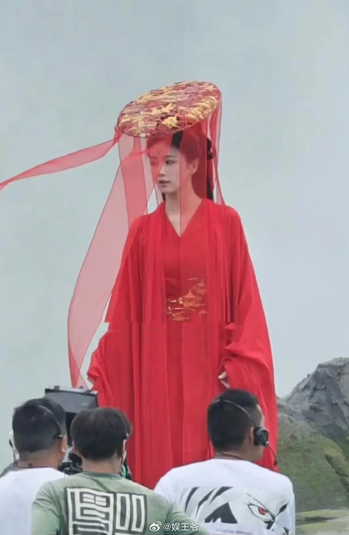 Phim mới của Bạch Lộc "học hỏi" tạo hình từ Lưu Diệc Phi? Ảnh 3