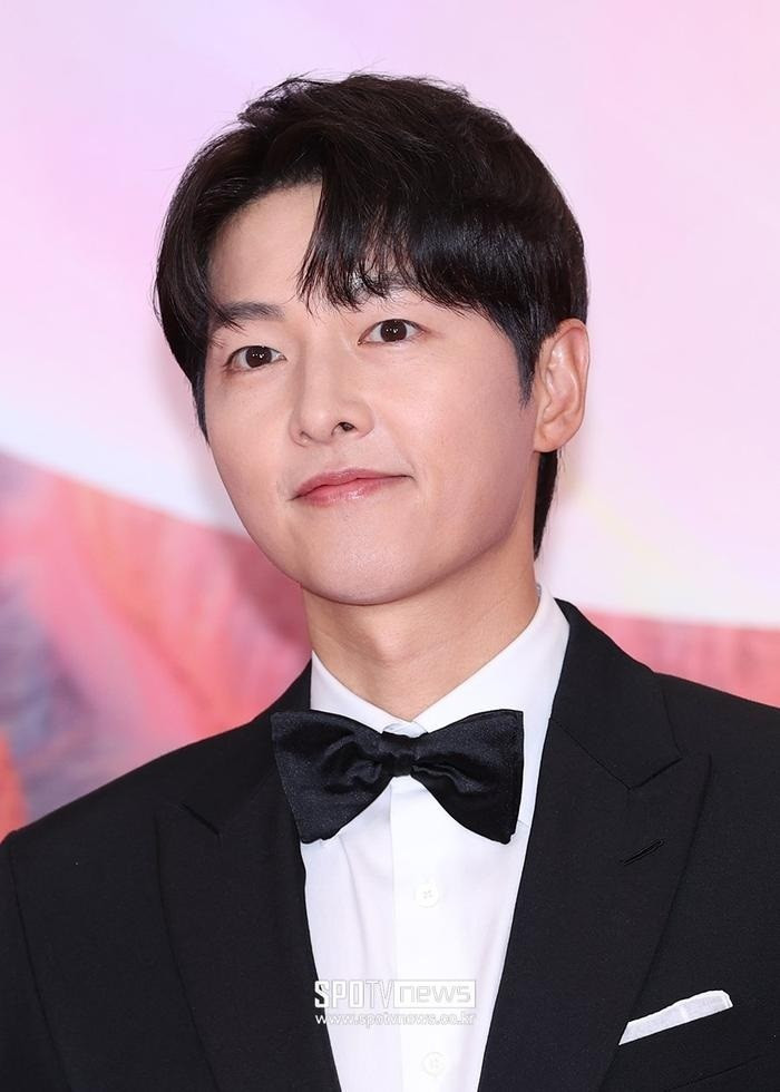 BXH 6 nam thần giàu có nhất xứ Hàn: Song Joong Ki vươn lên vị trí thứ 5 sau ly hôn Song Hye Kyo Ảnh 2