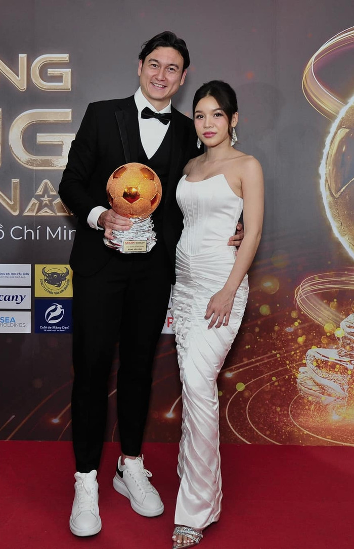 Đặng Văn Lâm - Yến Xuân luôn dành những điều ngọt ngào cho nhau. ảnh FBNV