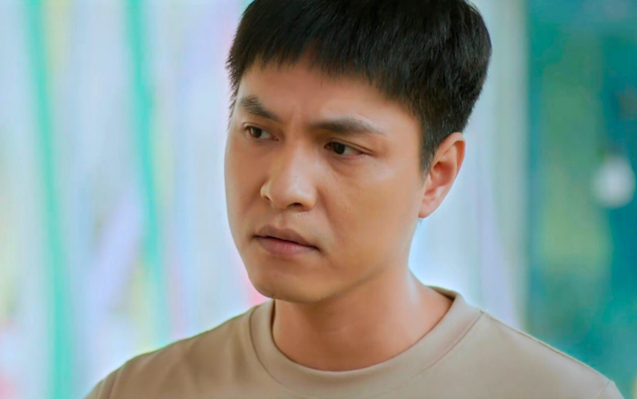 Hưng từ chối nhận quà của Nhung. Tập 12 phim Vui Lên Nào Anh Em Ơi lên sóng vào tối 7/8.