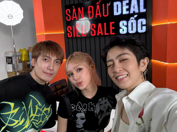 Xoài Non và Gil Lê thường xuyên xuất hiện trong những phiên livestream bán hàng. Ảnh: FBNV