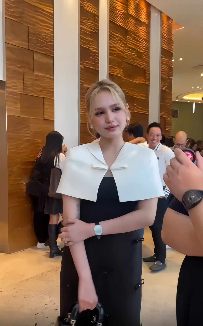 Nhan sắc của Xoài Non qua 'hung thần' camera thường.