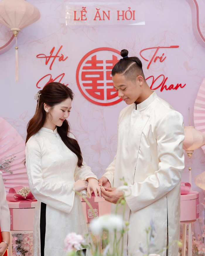 Lễ ăn hỏi của Trí Thịt Bòa và Hà My diễn ra cách đây chưa lâu.