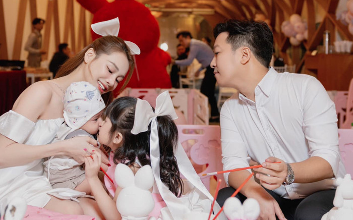 Nhã Phương khoe cận diện mạo quý tử, 1 đặc điểm giống hệt Trường Giang Ảnh 2