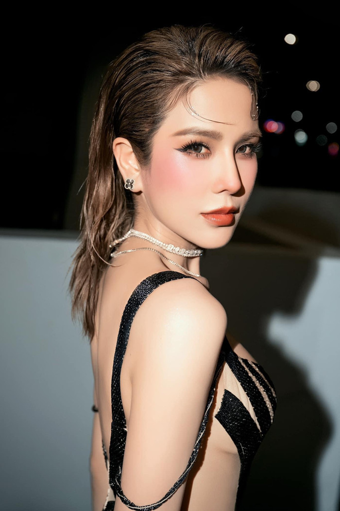 Diệp Lâm Anh và chồng liên tục đấu tố qua lại.