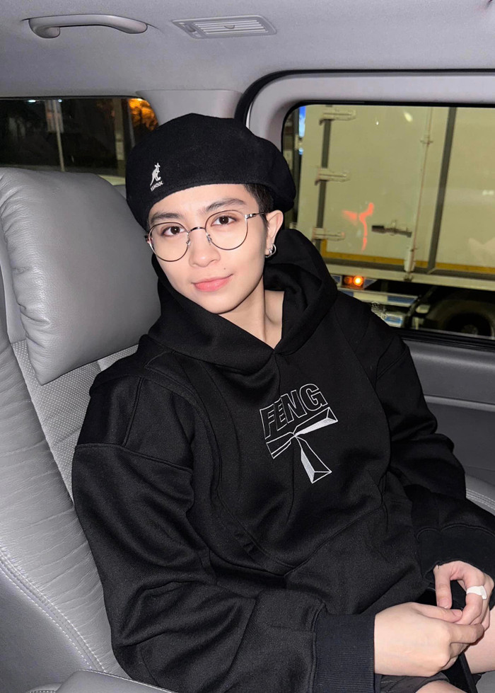 Phong cách thời trang của Gil Lê chủ yếu thể hiện vẻ đẹp cá tính và năng động. Cô thường xuyên xuất hiện với trang phục mang phong cách unisex, kết hợp giữa các yếu tố nam tính và nữ tính một cách hài hòa.