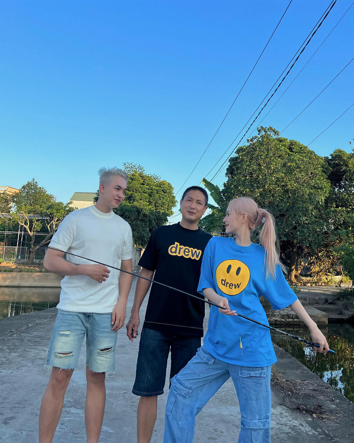 Xoài Non và anh trai thừa hưởng nét đẹp từ bố mẹ. 