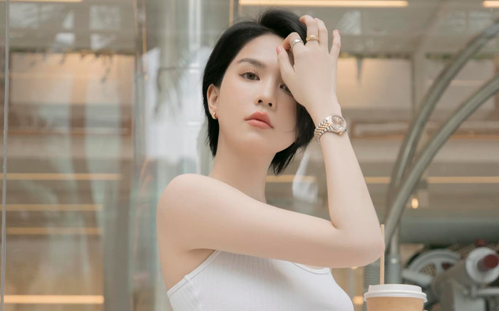 Món đồ hiệu hiếm hoi Ngọc Trinh thường xuyên sử dụng gần đây Ảnh 2