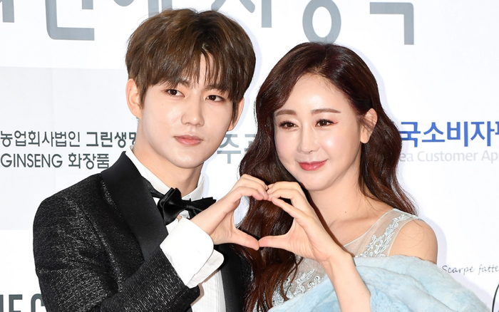 Trước mặt công chúng, vợ chồng nữ diễn viên luôn thể hiện tình cảm, sự quan tâm dành cho đối phương. Ảnh: Sưu tầm