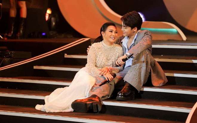 Phương Thanh tựa vào lòng MONO Ảnh 2