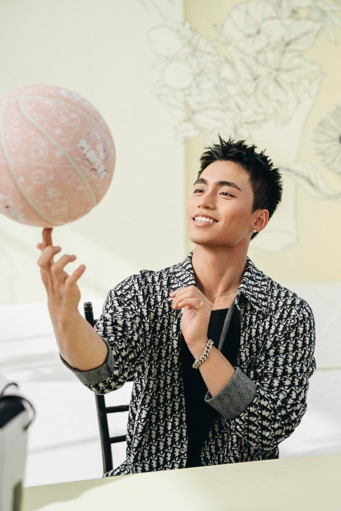 Ngoài nhan sắc và phong cách, tài năng âm nhạc của MONO cũng là yếu tố không thể bỏ qua. Sự nghiệp rực rỡ cùng nhan sắc cuốn hút đã tạo nên một chàng MONO hoàn hảo trong mắt nhiều người, trong đó có 'chị Chanh' Phương Thanh.