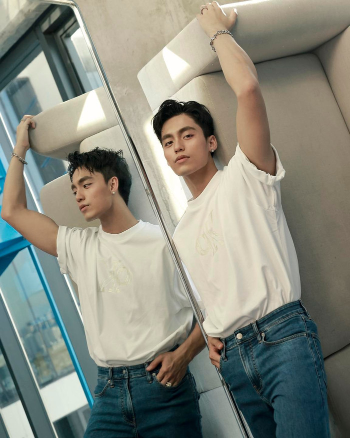 Mono sở hữu gương mặt thanh tú với những đường nét hài hòa. Anh chàng sở hữu đôi mắt sáng, mũi cao và khuôn miệng duyên dáng tạo nên một tổng thể gương mặt hoàn hảo, dễ dàng chinh phục trái tim của phái yêu.