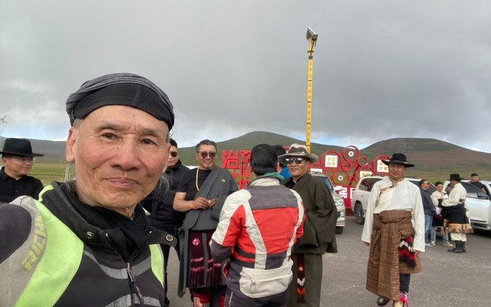 Bất ngờ cụ ông 71 tuổi phượt 13.000km bằng mô tô từ Việt Nam đến Tây Tạng Ảnh 2
