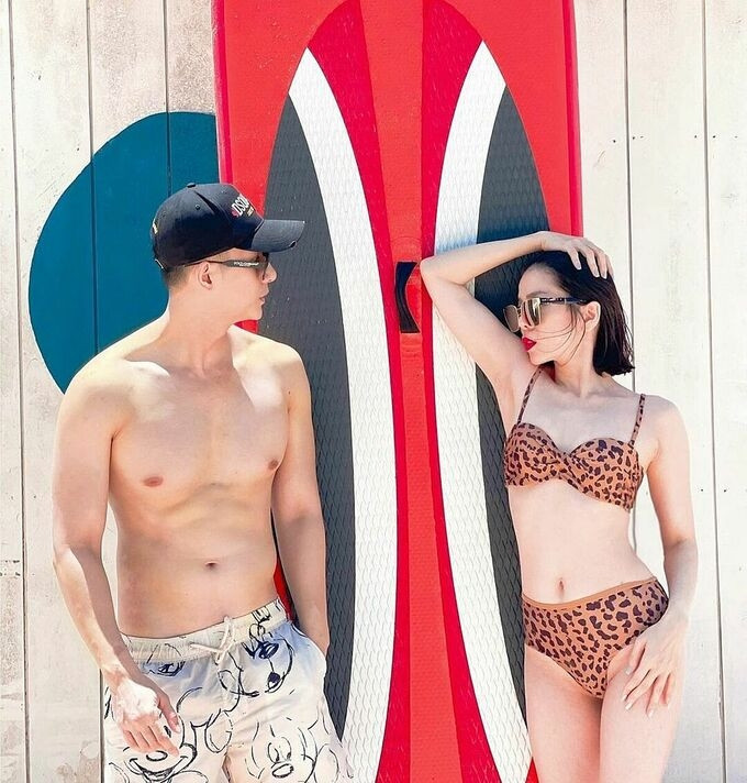 Lệ Quyên nhiều lần khiến dân tình xuýt xoa về hình thể chuẩn chỉnh.