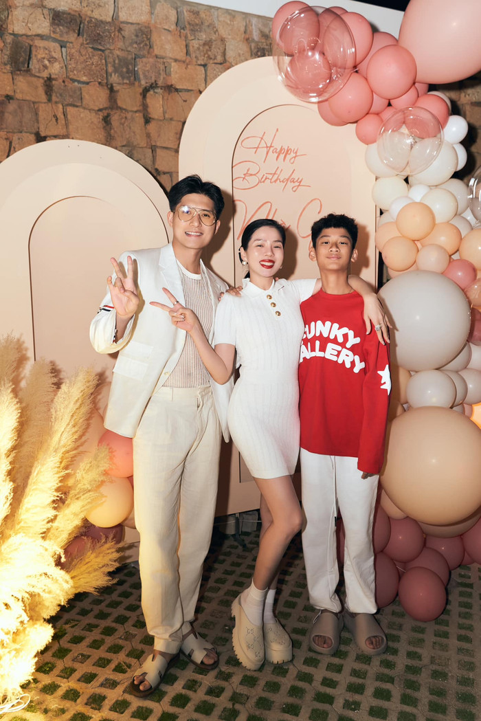 Lệ Quyên và Lâm Bảo Châu đã có hơn 3 năm hẹn hò hạnh phúc. Anh có mối quan hệ tốt với bé Bo (con trai chung của Lệ Quyên và đại gia Đức Huy).