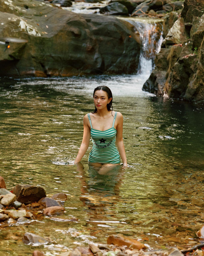 Đây cũng là cơ hội giúp Châu Bùi được hòa mình vào thiên nhiên và chiêm ngưỡng vẻ đẹp được mệnh danh là hòn ngọc quý của Malaysia.  