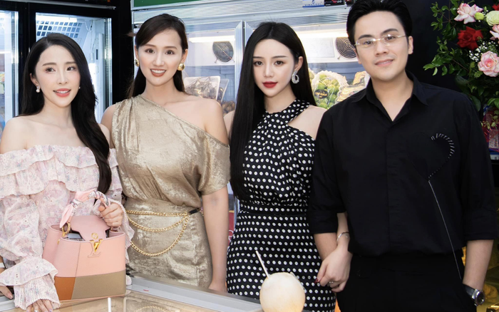 Khi vừa quay về Hà Nội, Quỳnh Kool ngay lập tức đi làm trở lại. Ảnh: FBNV