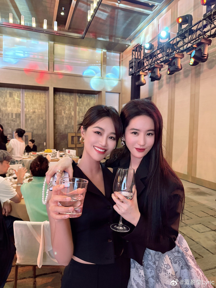 Lưu Diệc Phi tái hợp 'tình đầu' Ảnh 3